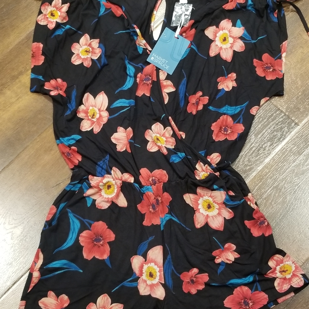 Market and Spruce shorts romper